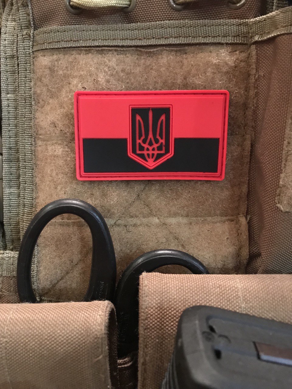 <strong>2D ПВХ шеврон “Прапор України з тризубом”bk/red.</strong>