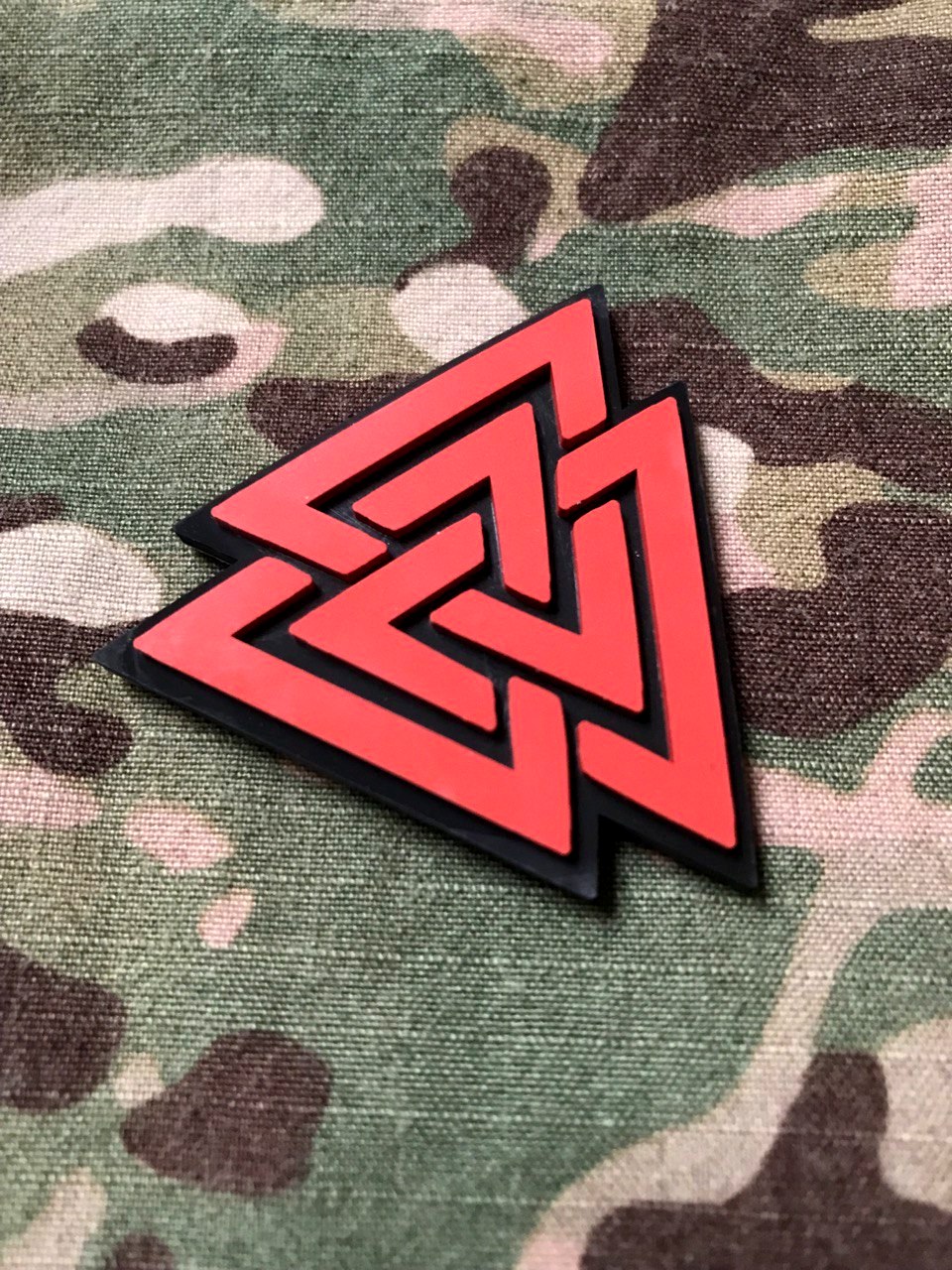 <strong>ПВХ шеврон «Valknut»v2 bk/red</strong> - Зображення 3