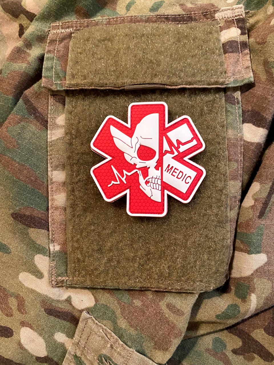 <strong>ПВХ шеврон «Medic skull» red/gl</strong> - Зображення 4