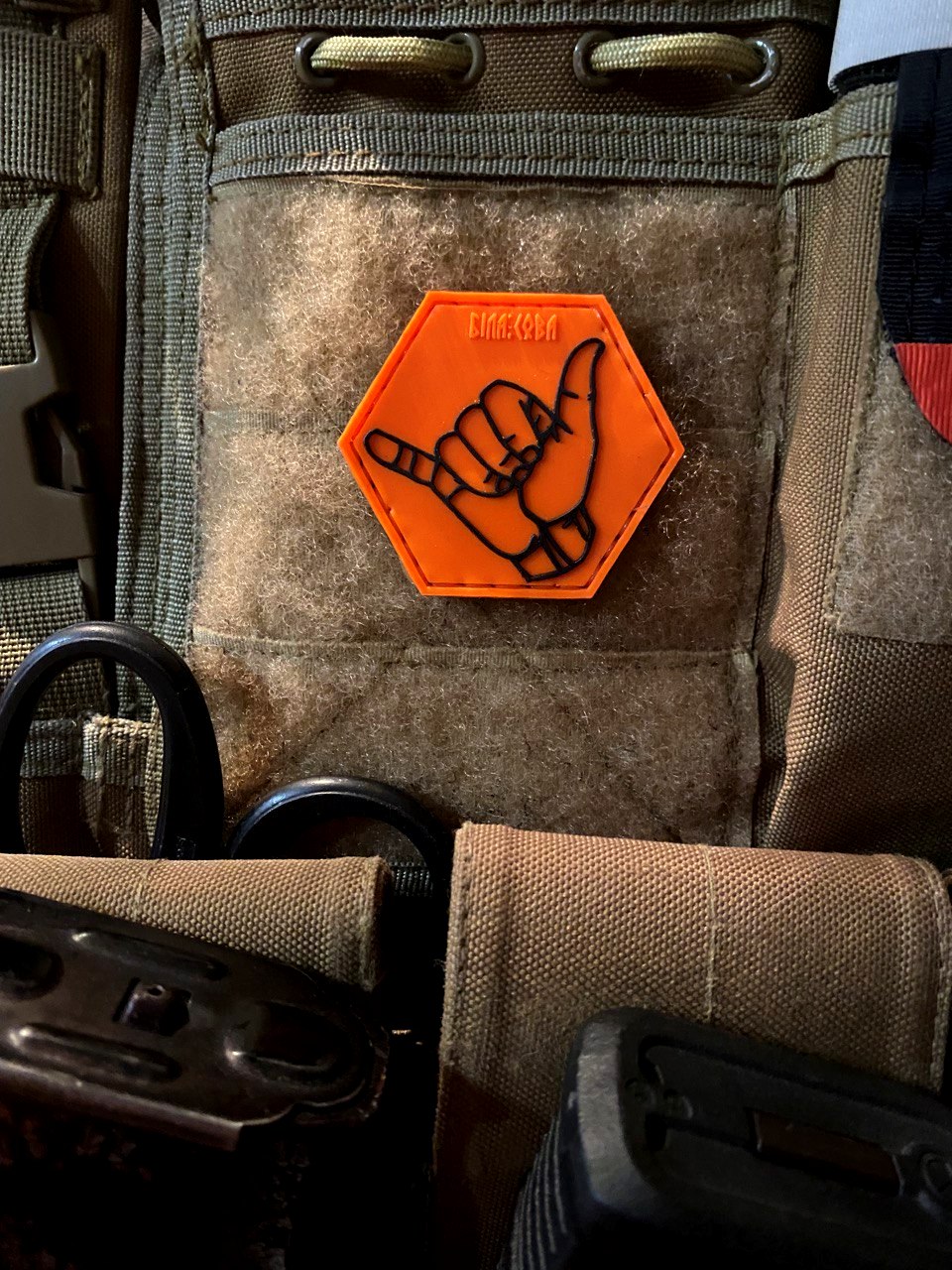 <strong>ПВХ шеврон "Shaka" orange/bk</strong>