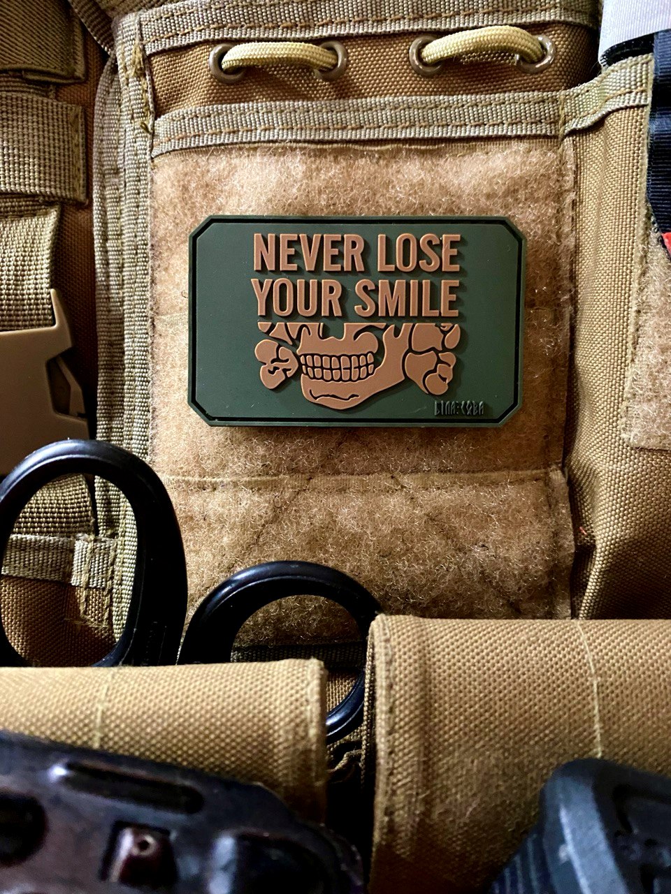 <strong>ПВХ шеврон «Never lose your smile» cb</strong>