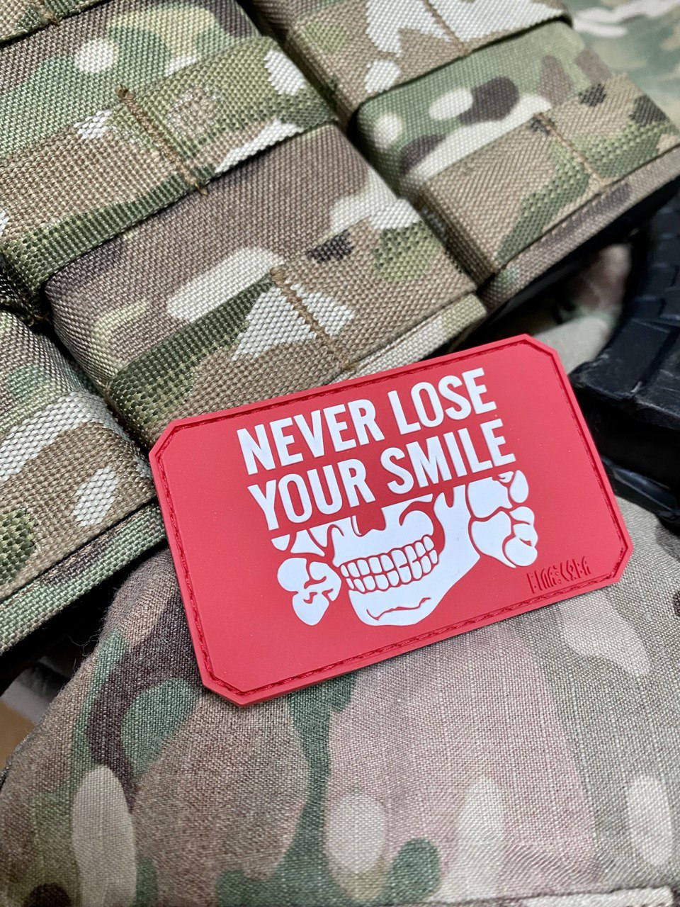 <strong>ПВХ шеврон «Never lose your smile» red</strong> - Зображення 4