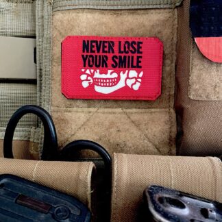 <strong>Шеврон «Never lose your smile» lasercut red/bk/gl</strong>
