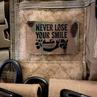 <strong>Шеврон «Never lose your smile» lasercut mc/bk</strong>