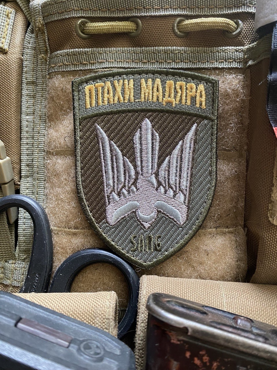 <strong>Шеврон 414 ОБрБпС "Птахи Мадяра SARG" польовий вишивка</strong>