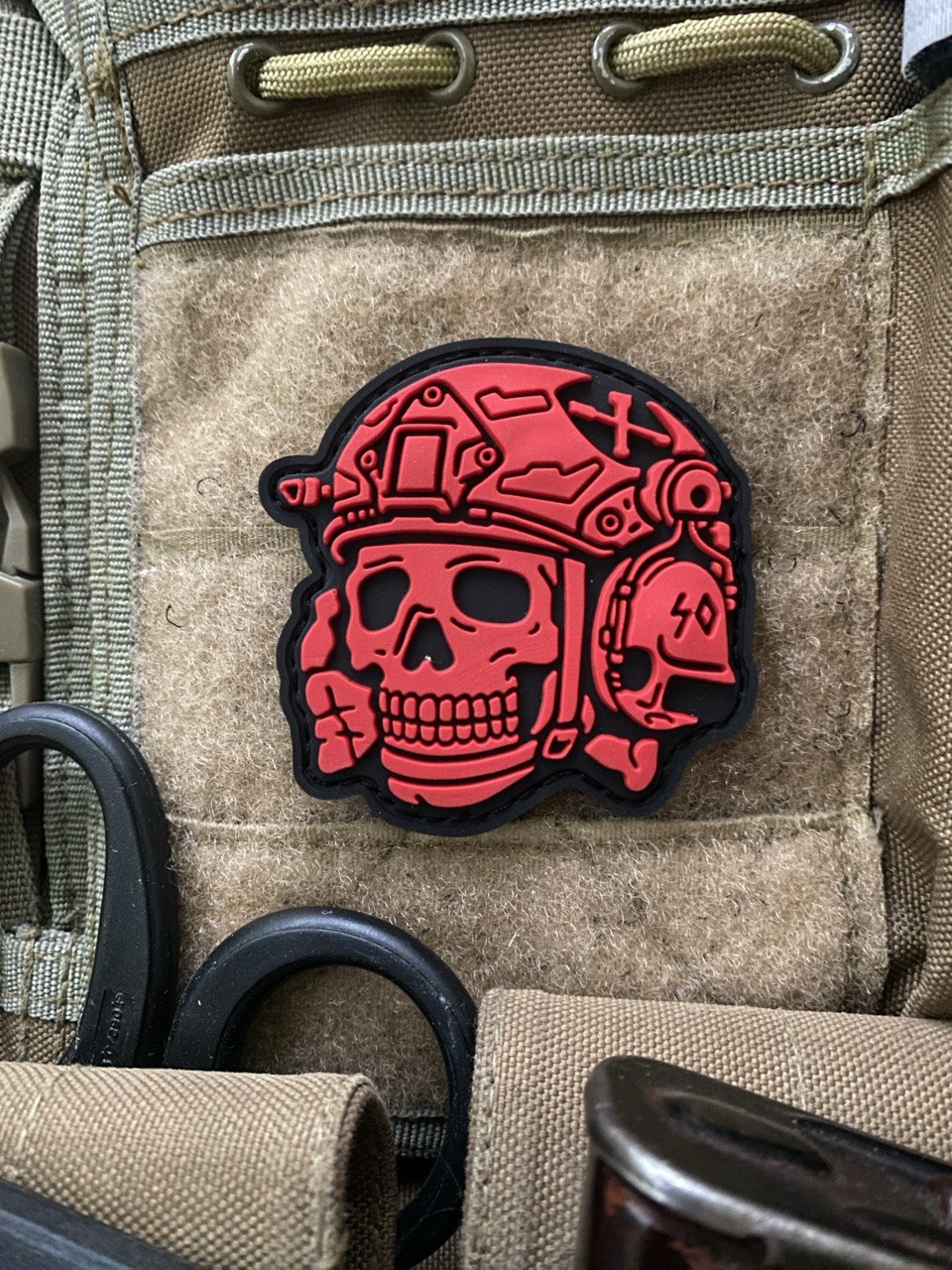 <strong>3D ПВХ шеврон "Operator Totenkopf skull SO" red</strong>